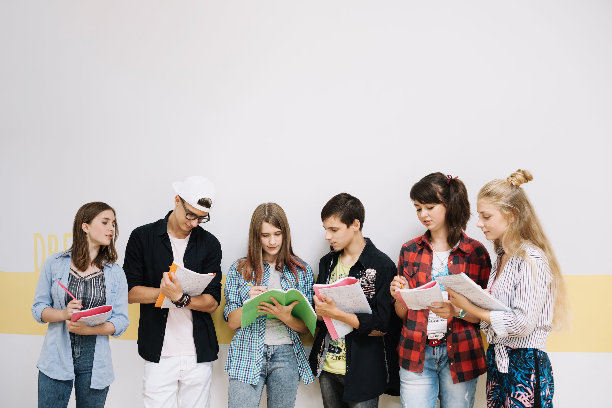 group-students-posing-with-notepads